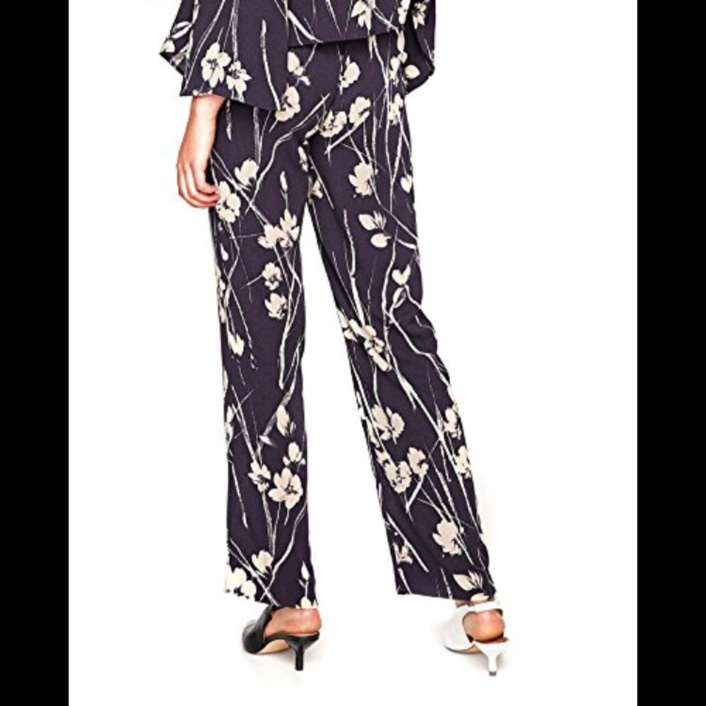 ✖️SOLD✖️ Zara Floral Print Trousers - Picture 3 of 5